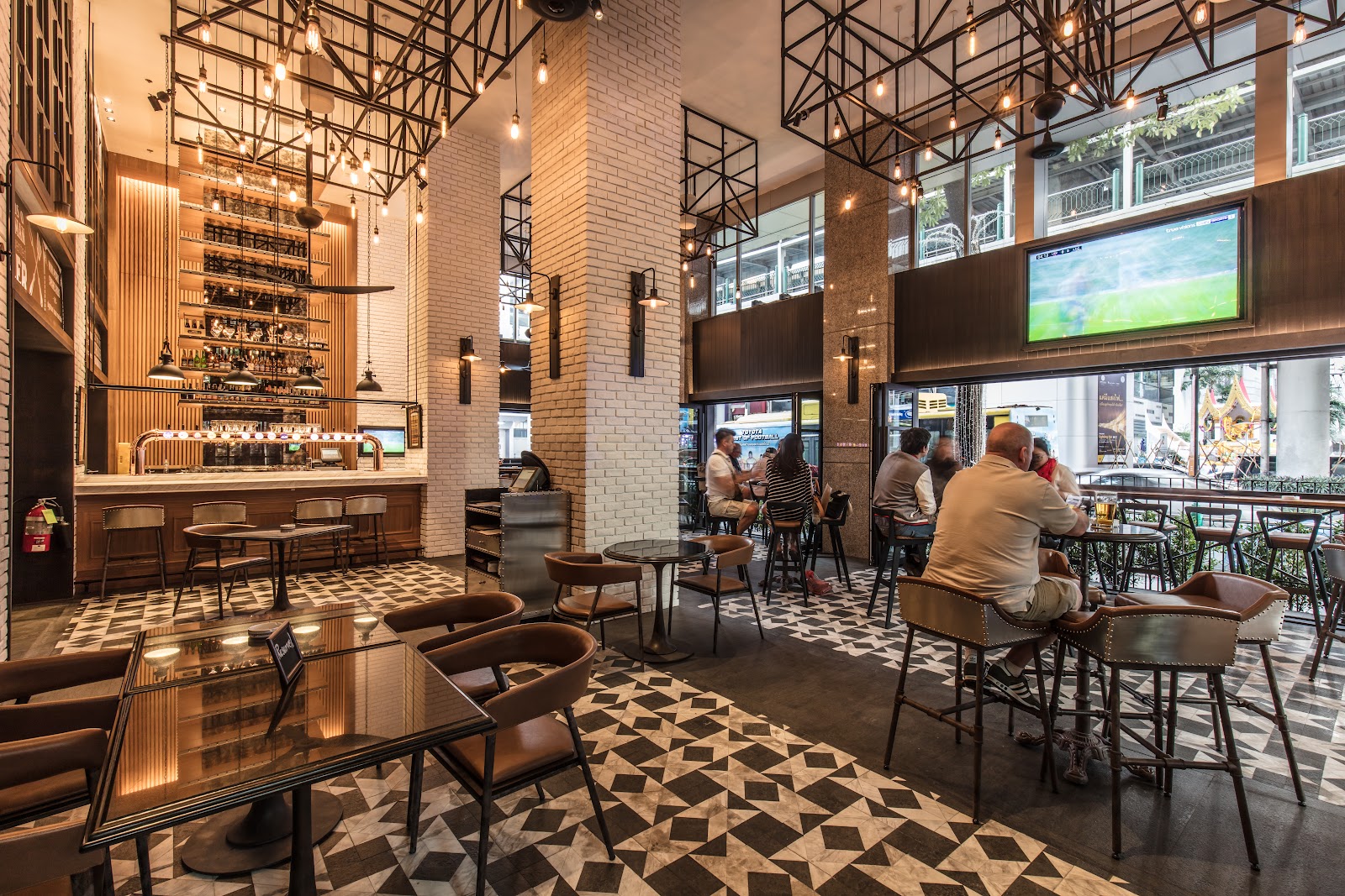 Beer Republic — Craft Beer in Sukhumvit Soi 11, Bangkok