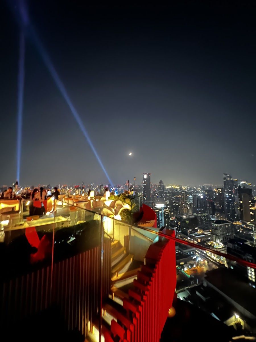 CRU Champagne Bar Pathum Wan atmosphere