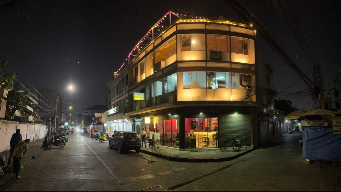 Phra Nakhon Bar, Bangkok