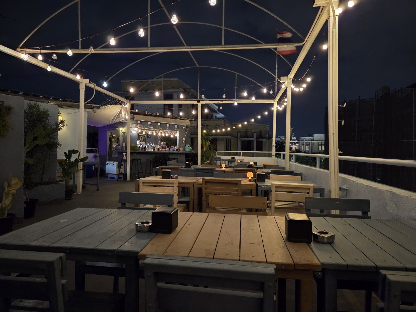 Phra Nakhon Bar, Bangkok