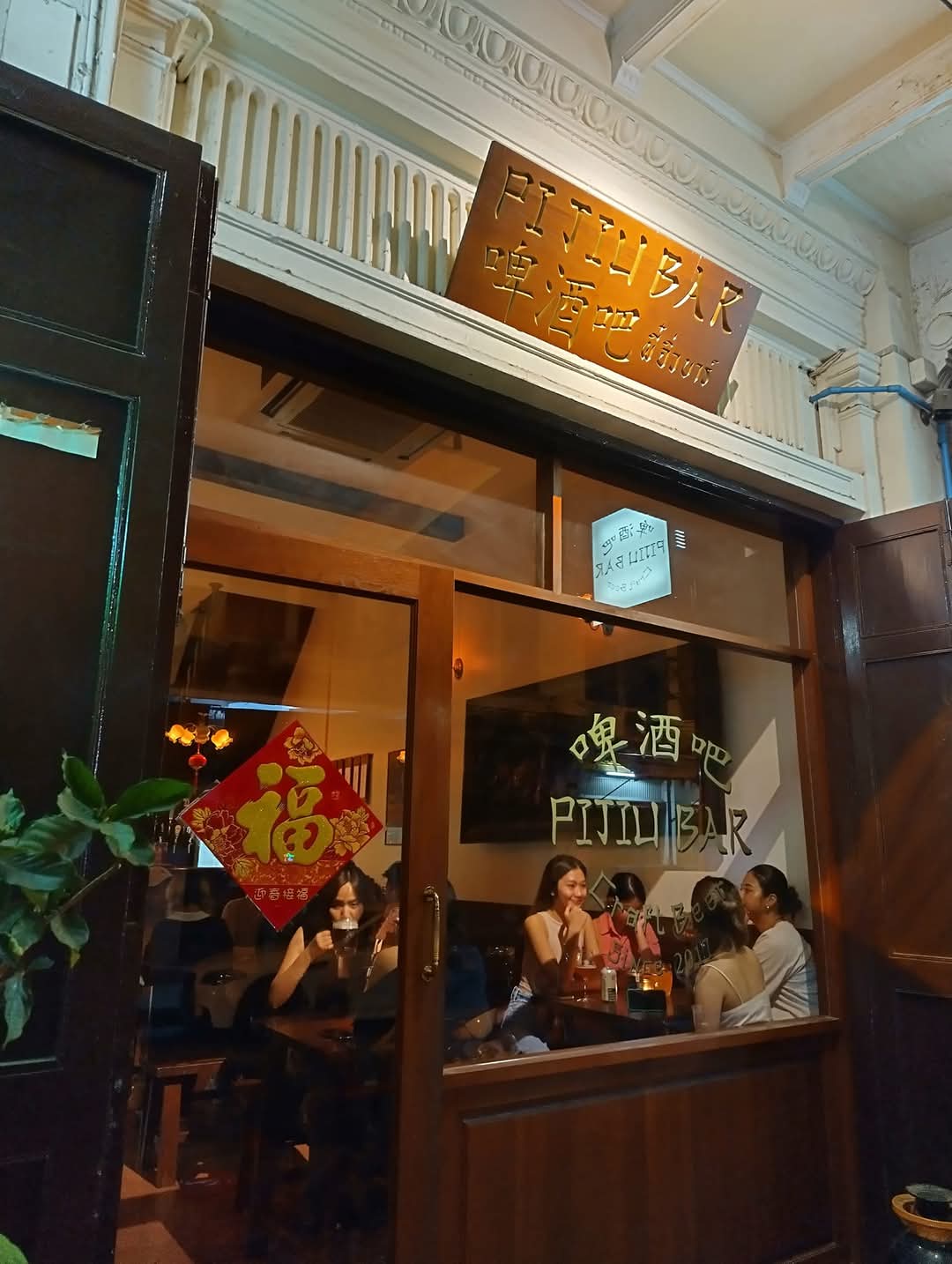 Pijiu Bar Bangkok bar interior