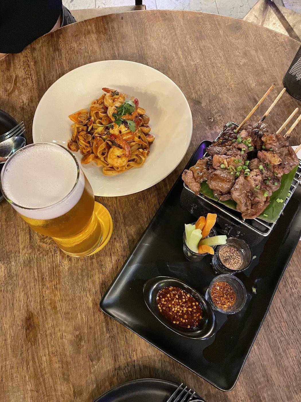 Q&amp;A Bar, Bangkok