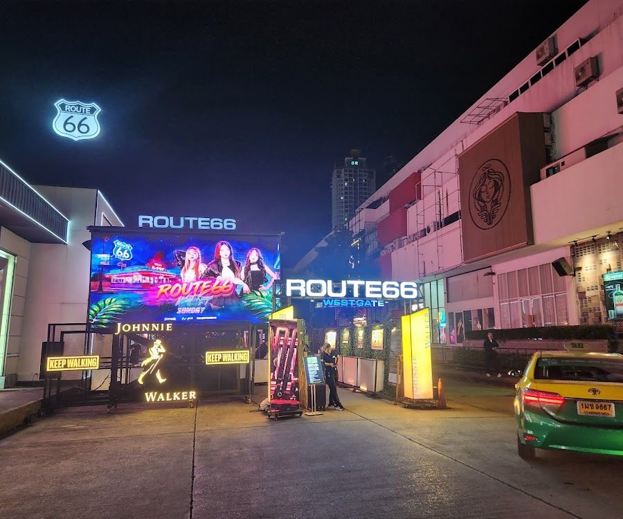 Route 66 Huai Khwang atmosphere