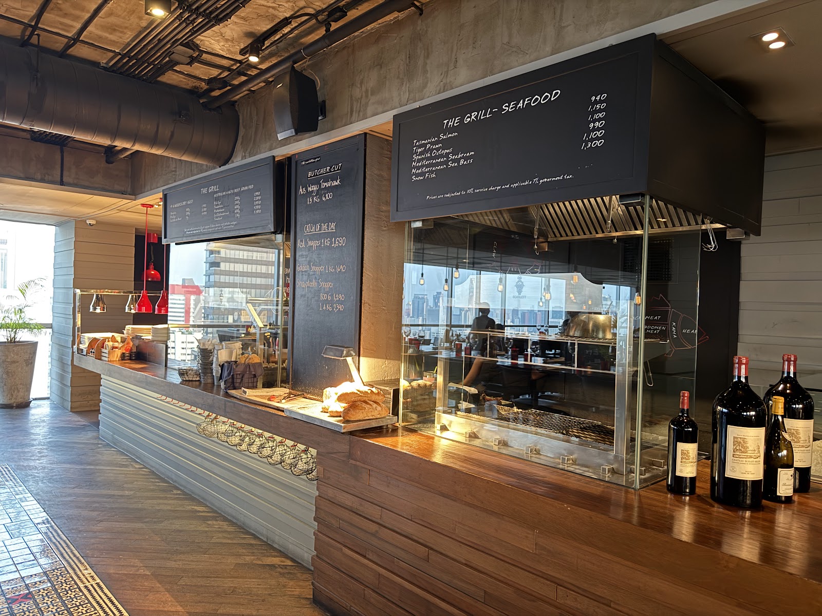 Scarlett Wine Bar interior, Bangkok