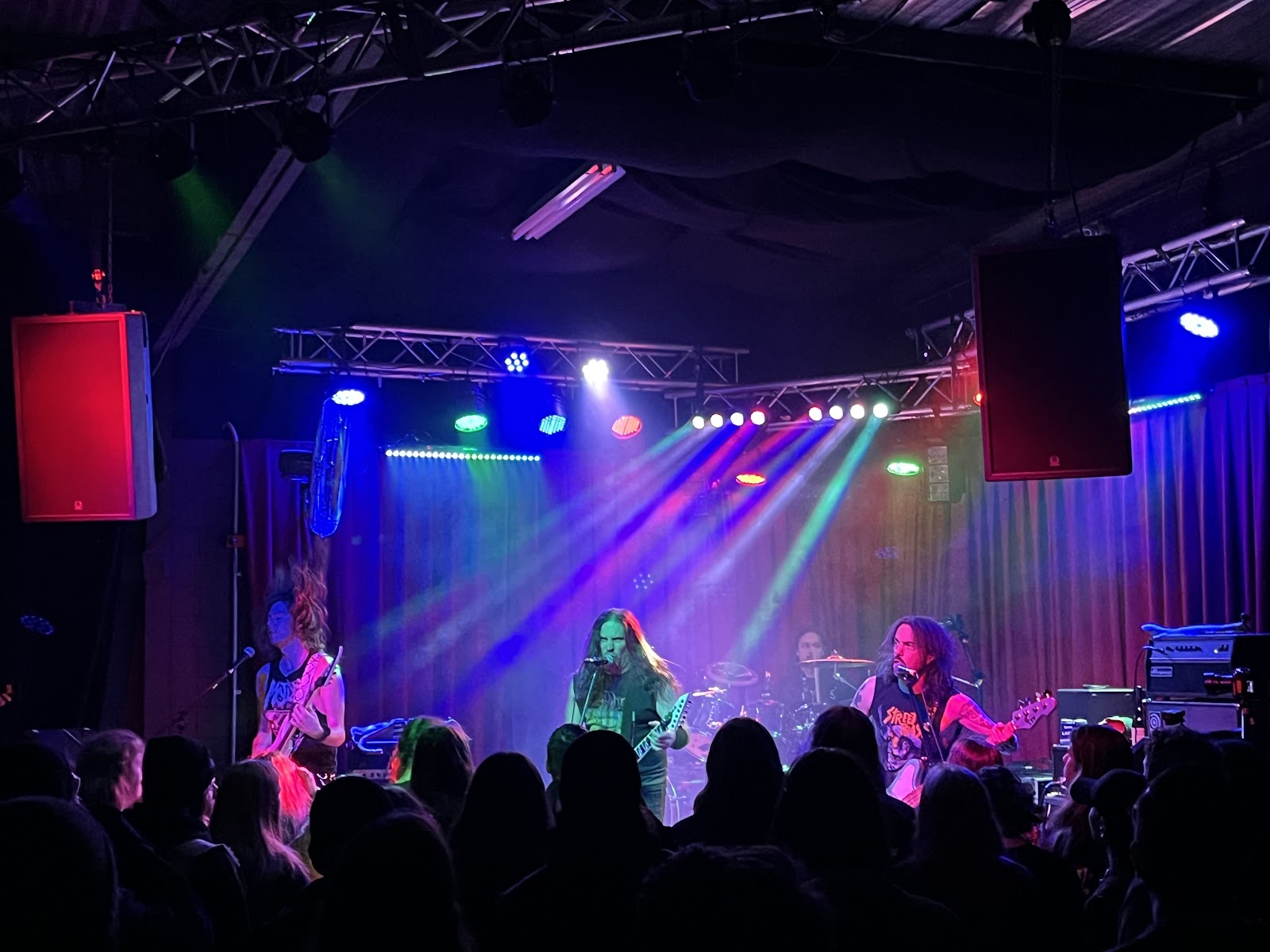Singing Bird — Live Music in Sukhumvit Soi 31, Bangkok