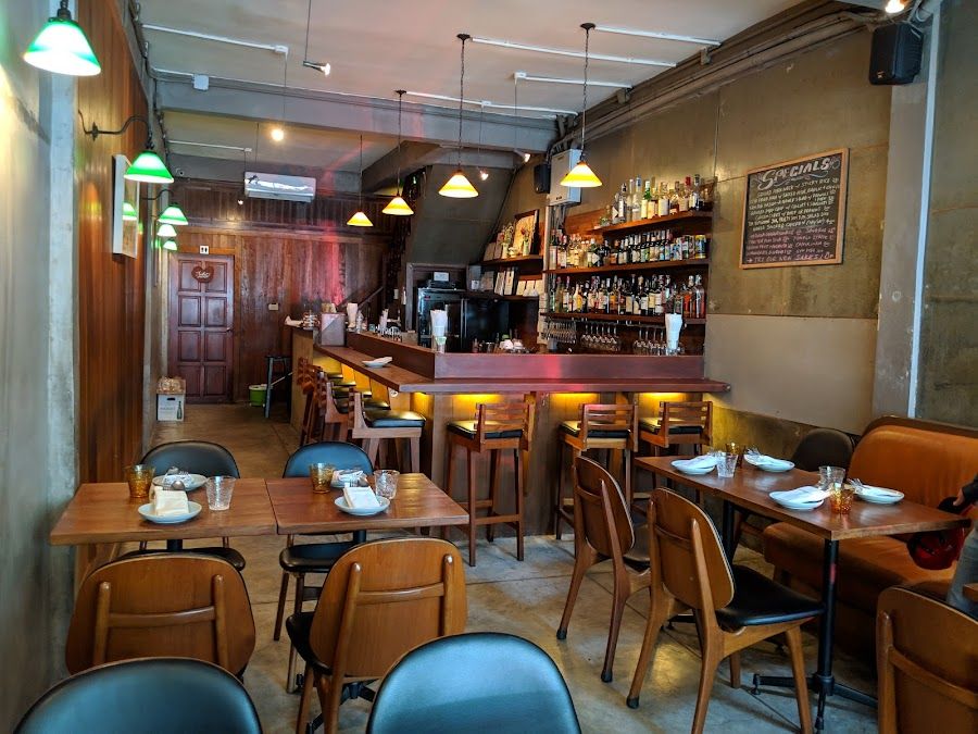 Soul Food Mahanakorn bar service