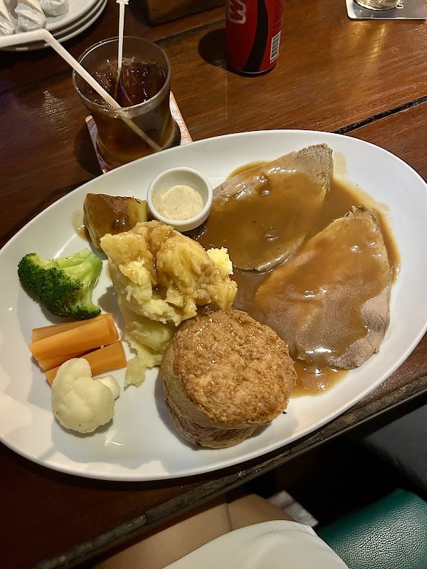 Chequers British Pub Bangkok