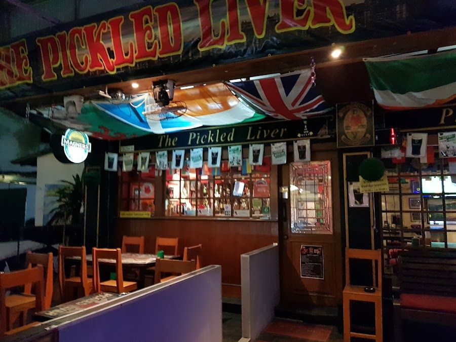 The Pickled Liver Khlong Toei atmosphere