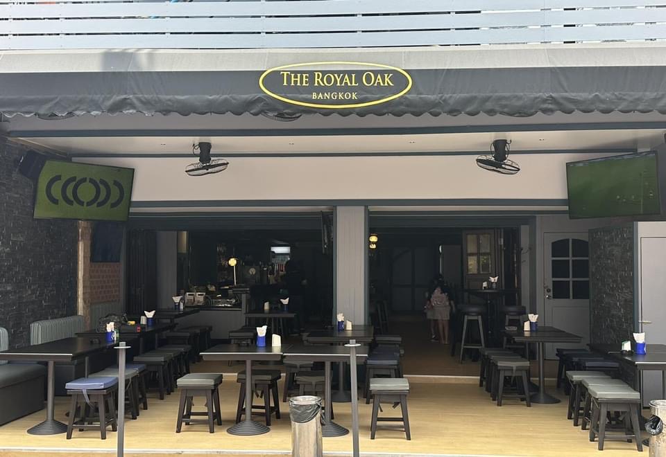 The Royal Oak Bangkok bar interior