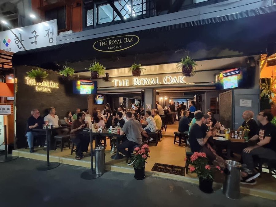 The Royal Oak Bangkok pub atmosphere