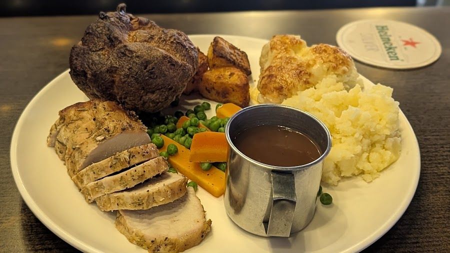 The Sportsman Watthana atmosphere