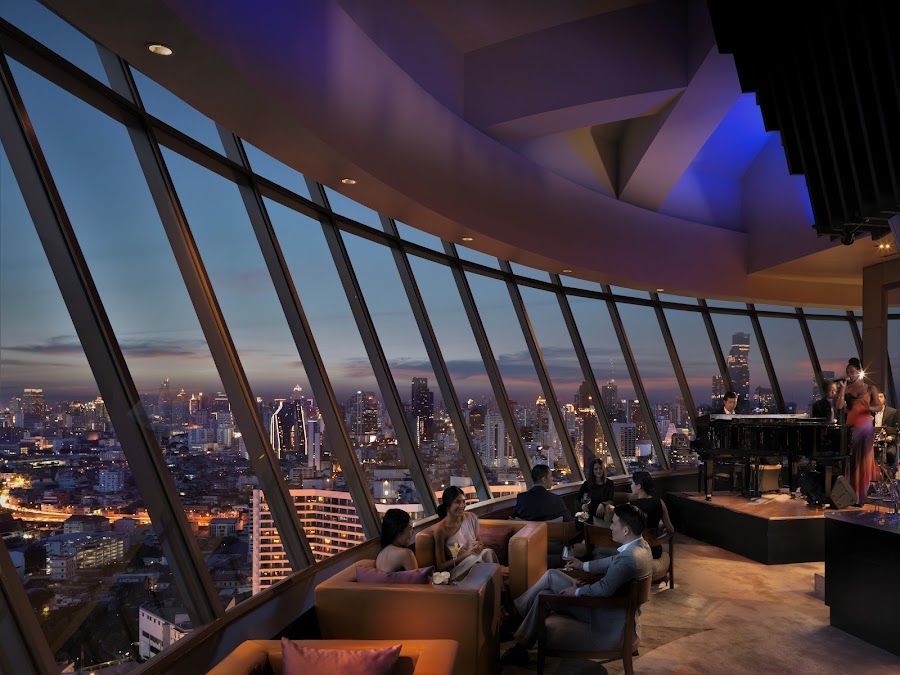 Three Sixty Lounge Khlong San atmosphere