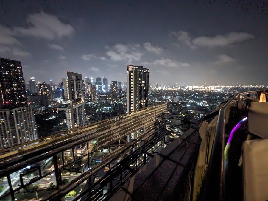 Zoom Sky Bar Watthana atmosphere