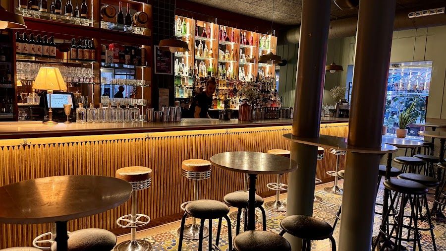 Balius Bar Poblenou atmosphere
