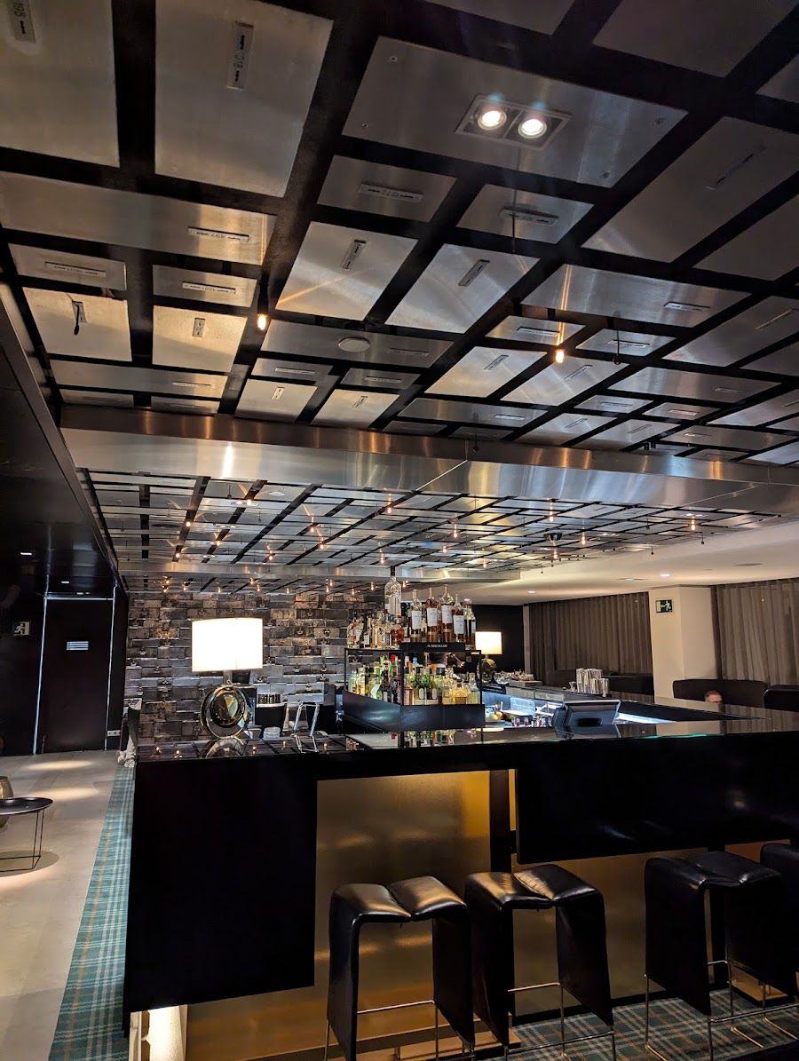 Banker's Bar at Mandarin Oriental cocktail at the bar