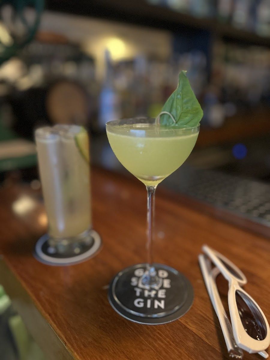 Bobby Gin Gracia atmosphere