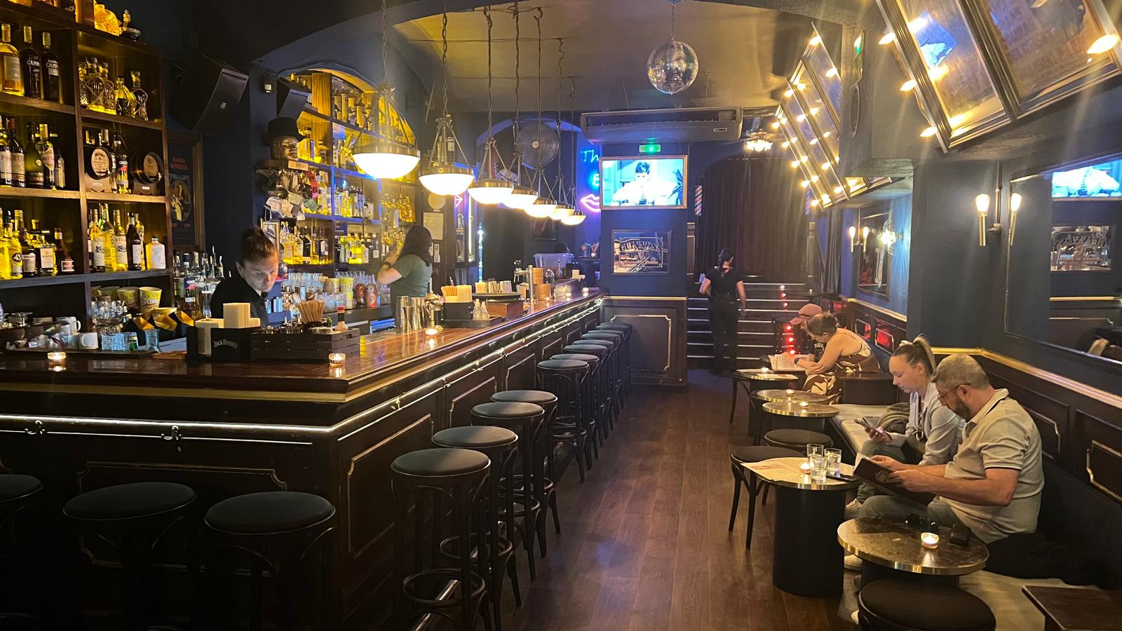 Bobby's Free, Barcelona