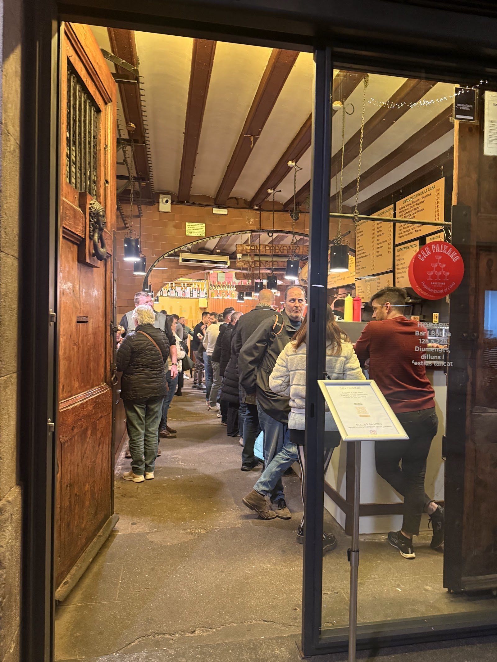 Can Paixano (La Xampaneria) Barcelona bar interior