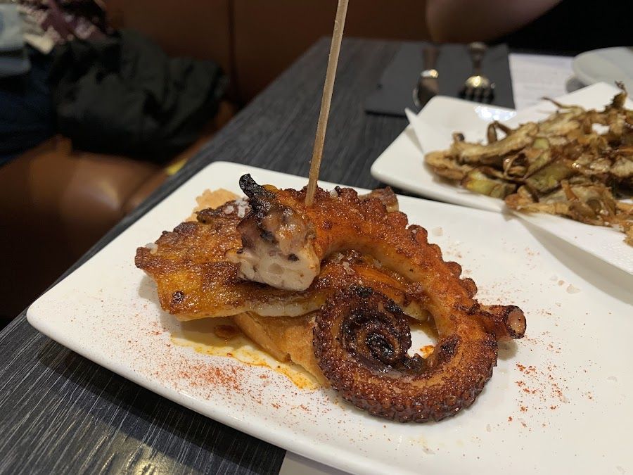 Cerveseria Catalana bar service