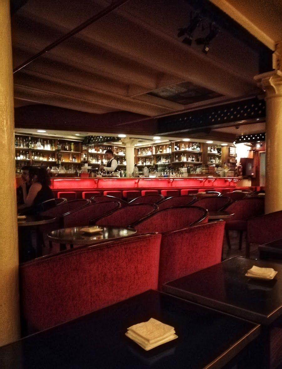 Milano Cocktail Bar bar service