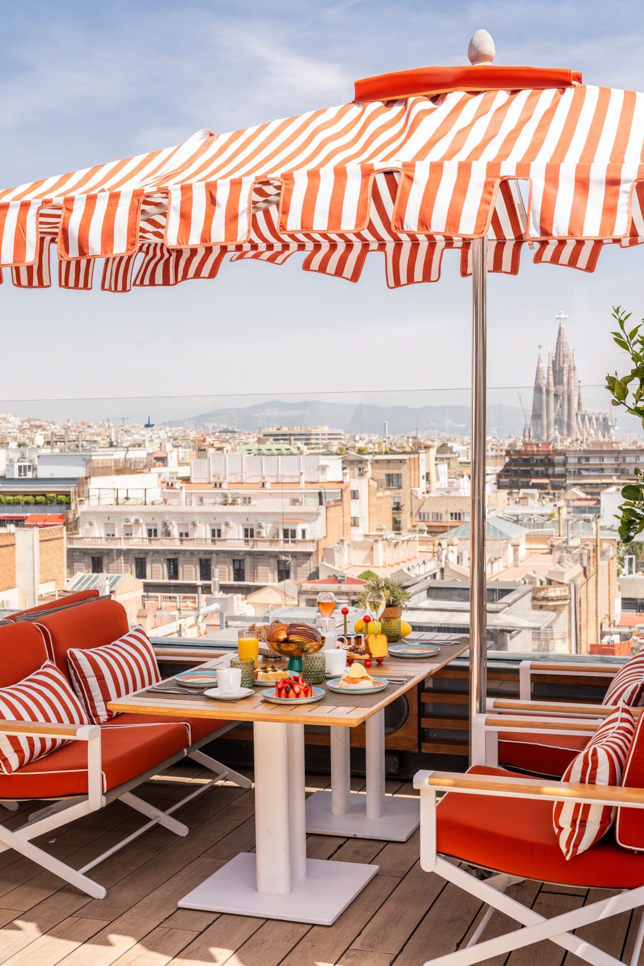 La Dolce Vitae Rooftop Barcelona bar interior