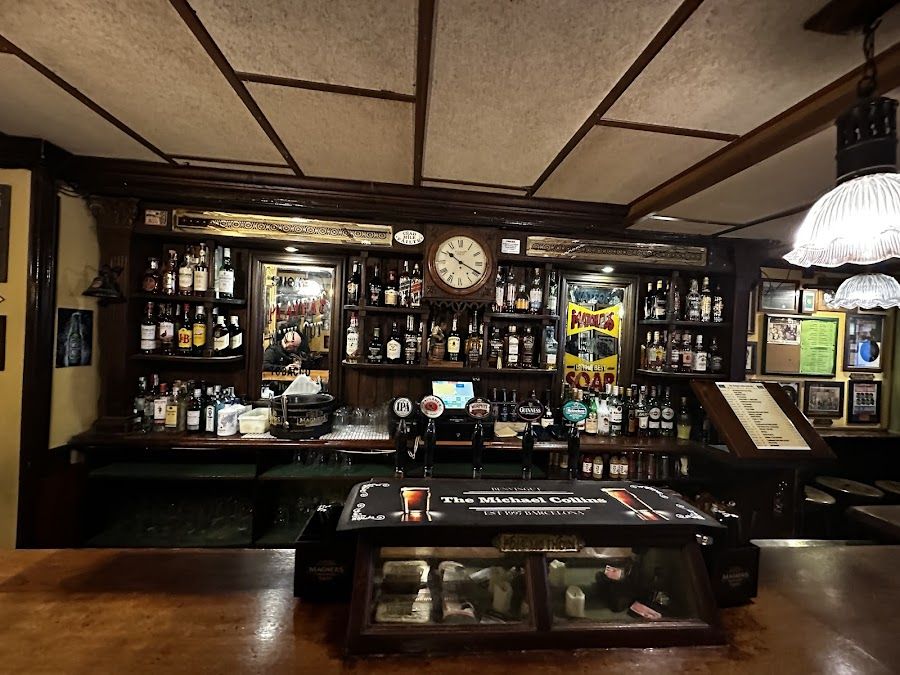 The Michael Collins Irish Pub bar service