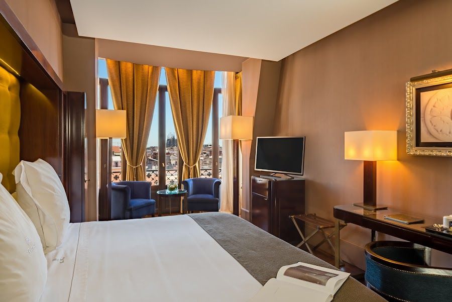 Sky Bar at Hotel Casa Fuster bar service