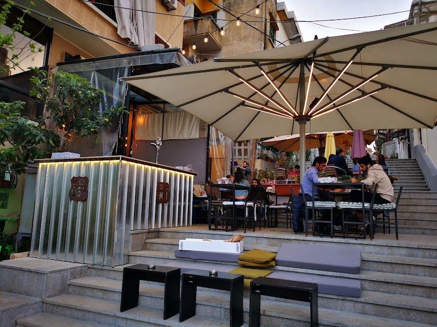 Junkyard Mar Mikhael atmosphere