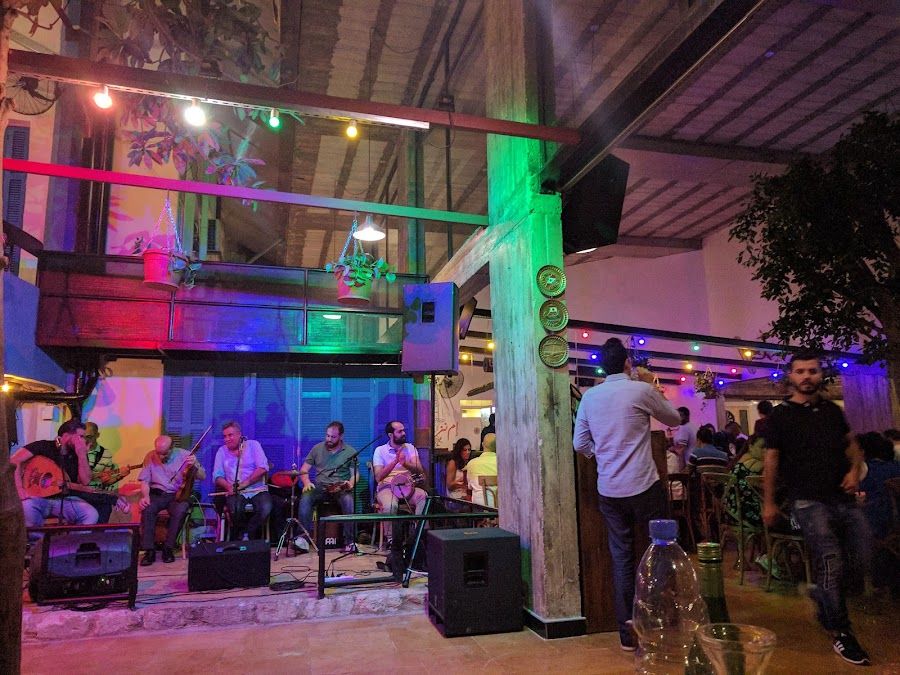 Cafe Em Nazih Gemmayze atmosphere