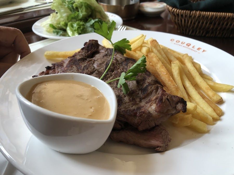 Couqley French Bistro Bar Hamra atmosphere