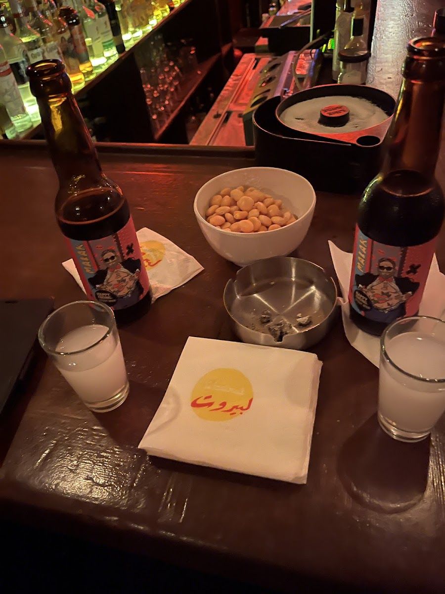 Em Bar at L'Hotel bar service