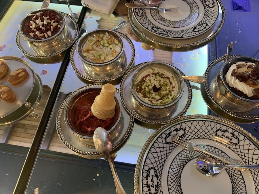 Em Sherif Restaurant Bar bar service
