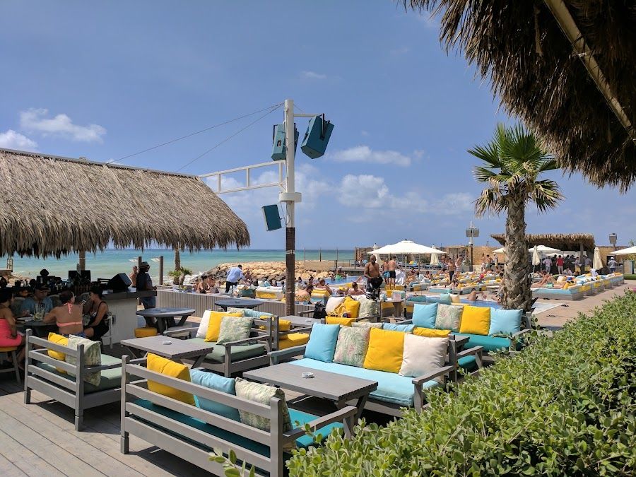 Iris Beach House Adma atmosphere