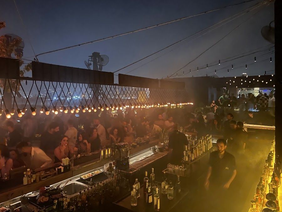 Iris Rooftop bar service