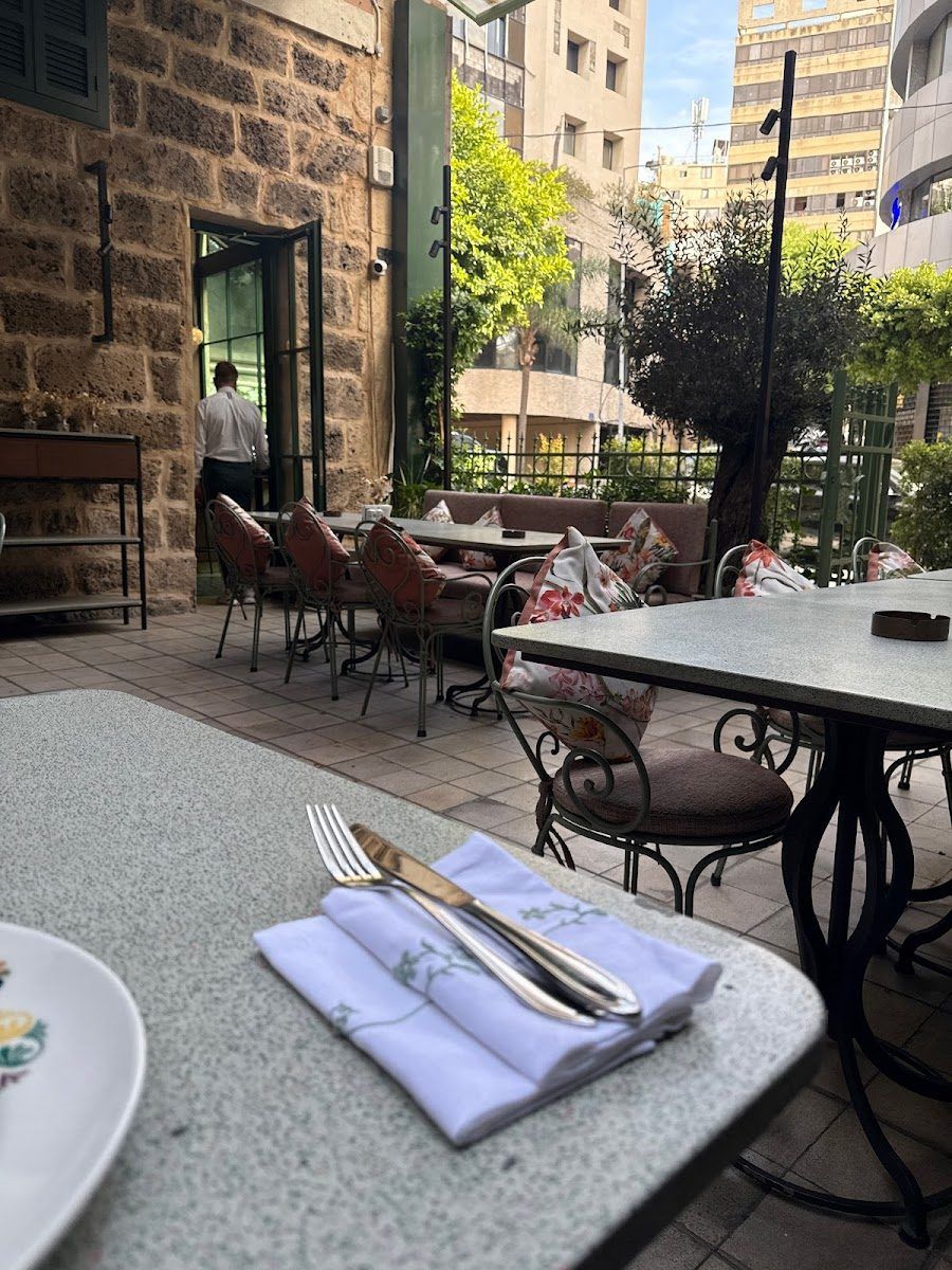 Mayrig Restaurant Bar bar service
