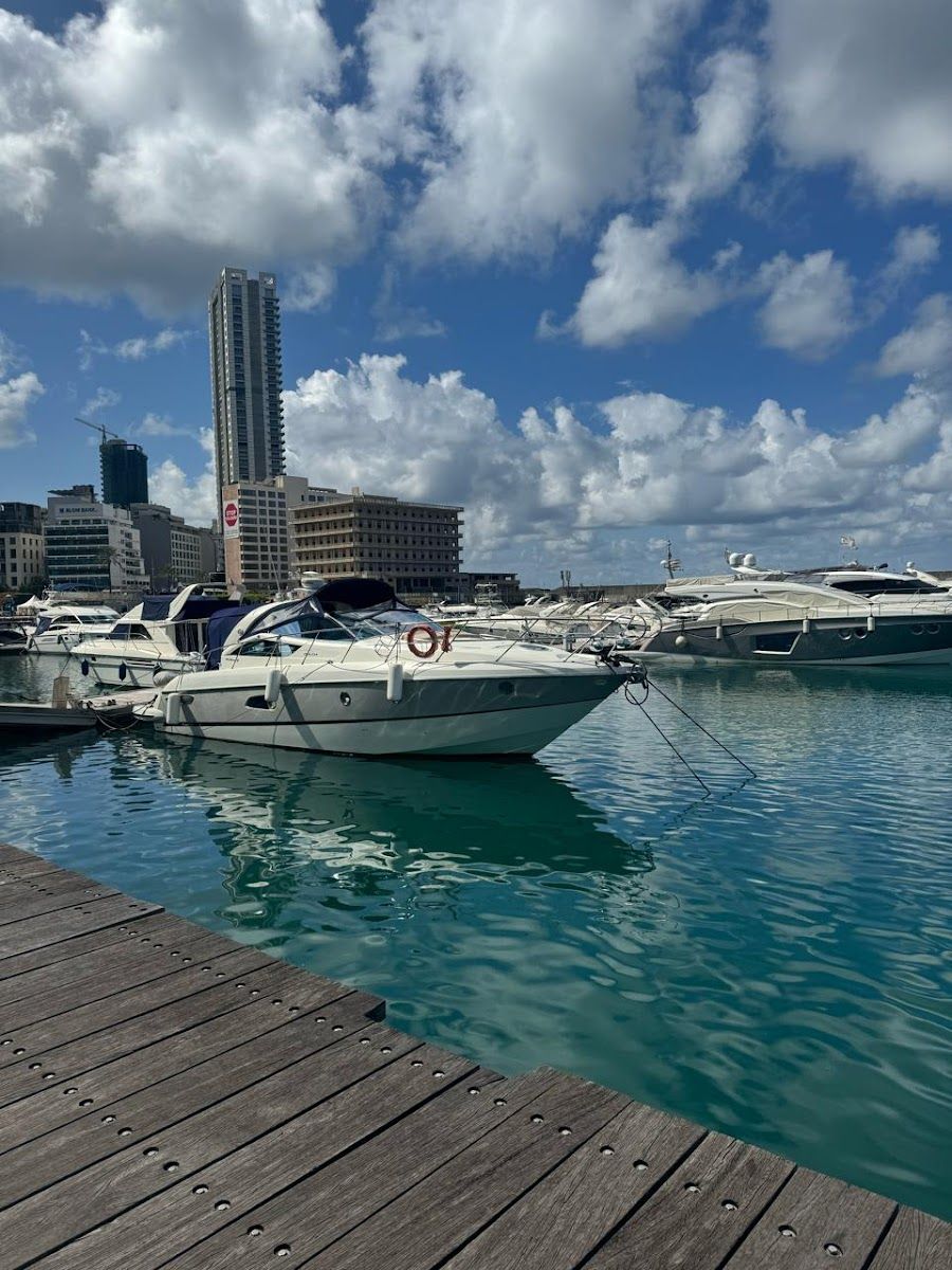 Yacht Club Beirut Bar bar service