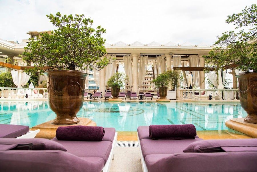 The Roof at Phoenicia bar service
