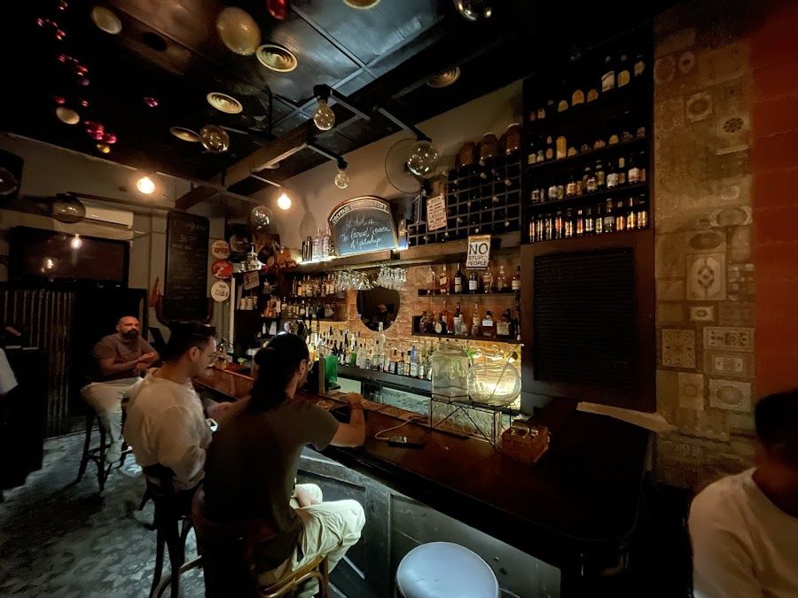 The Tipsy Elephant Hamra atmosphere