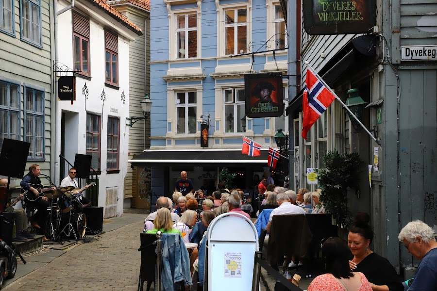 No Stress, Bergen