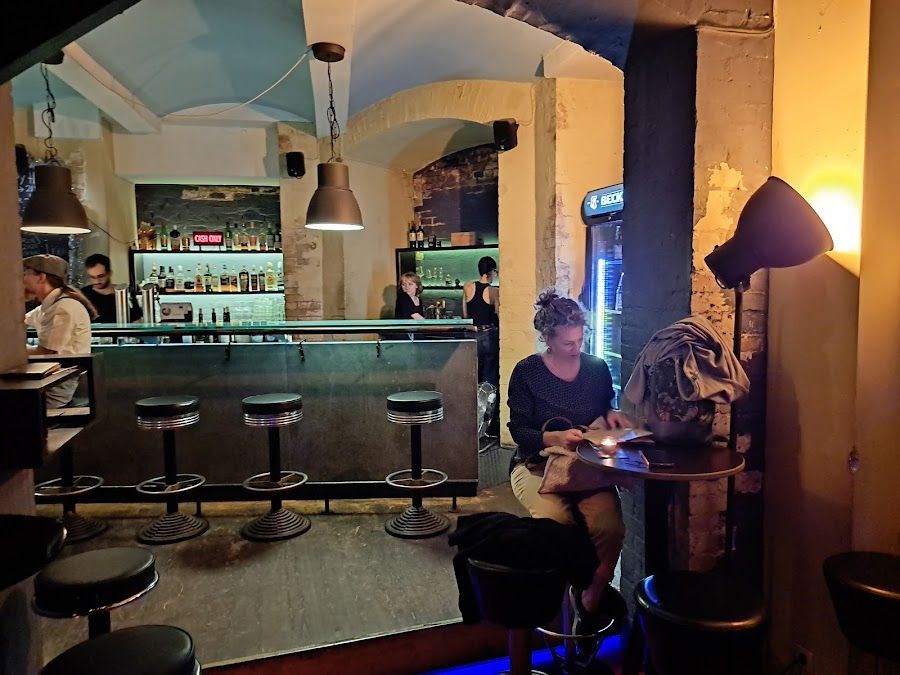 B-Flat Acoustic Music & Jazz bar service