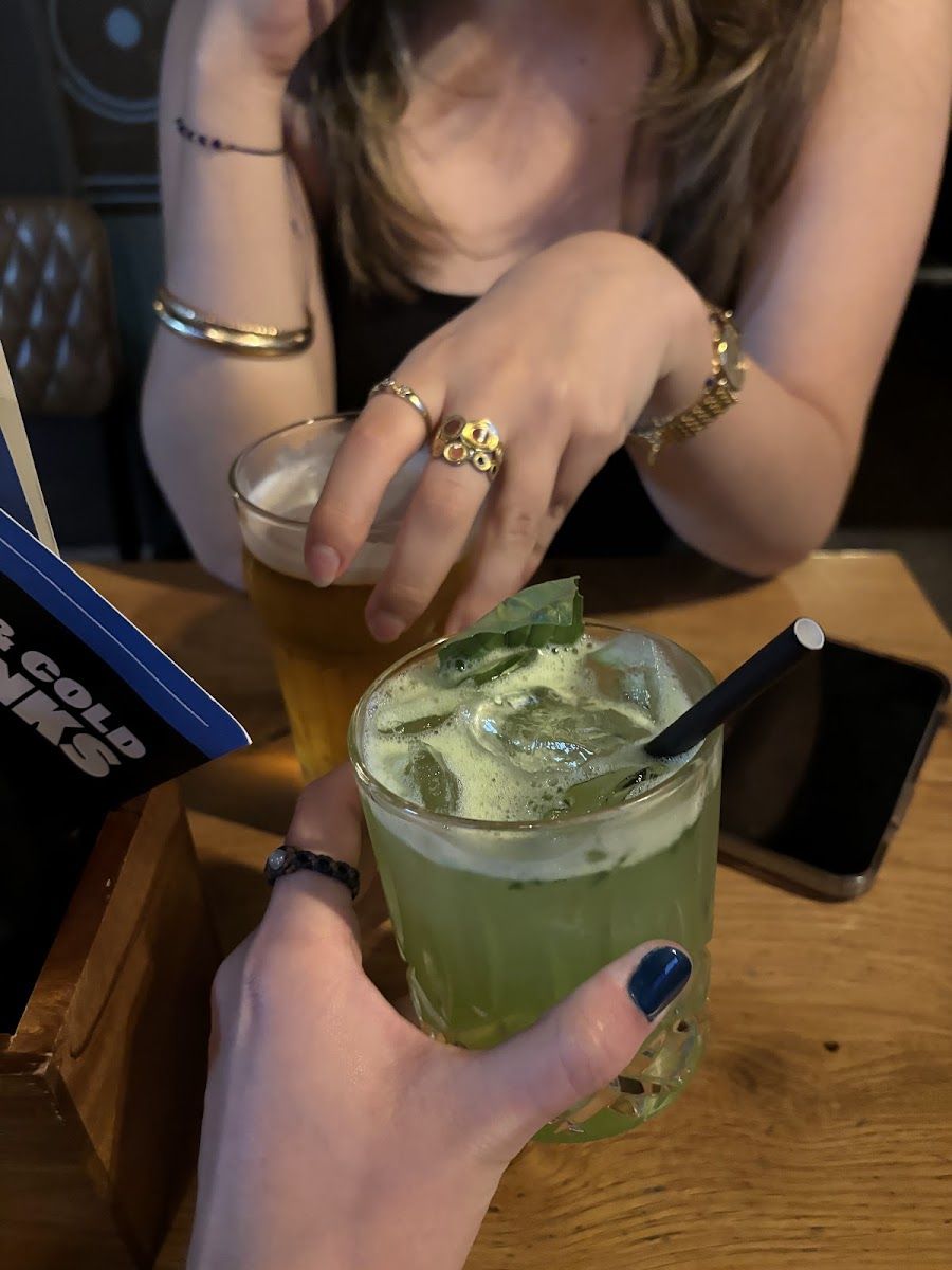Belushi's Berlin bar service