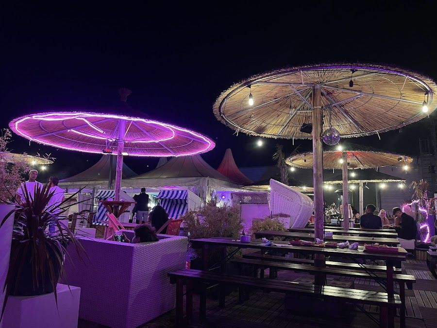 Deck 5 bar service