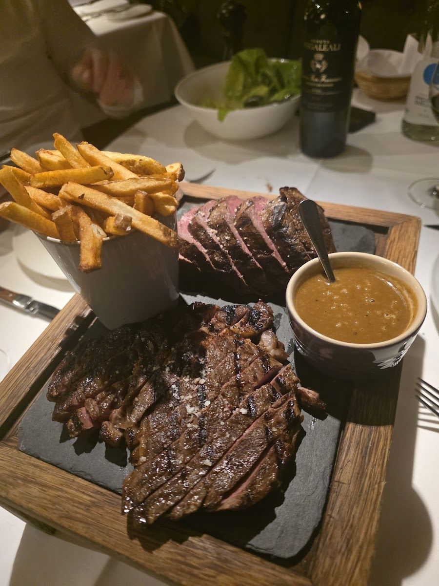 Le Petit Royal bar service