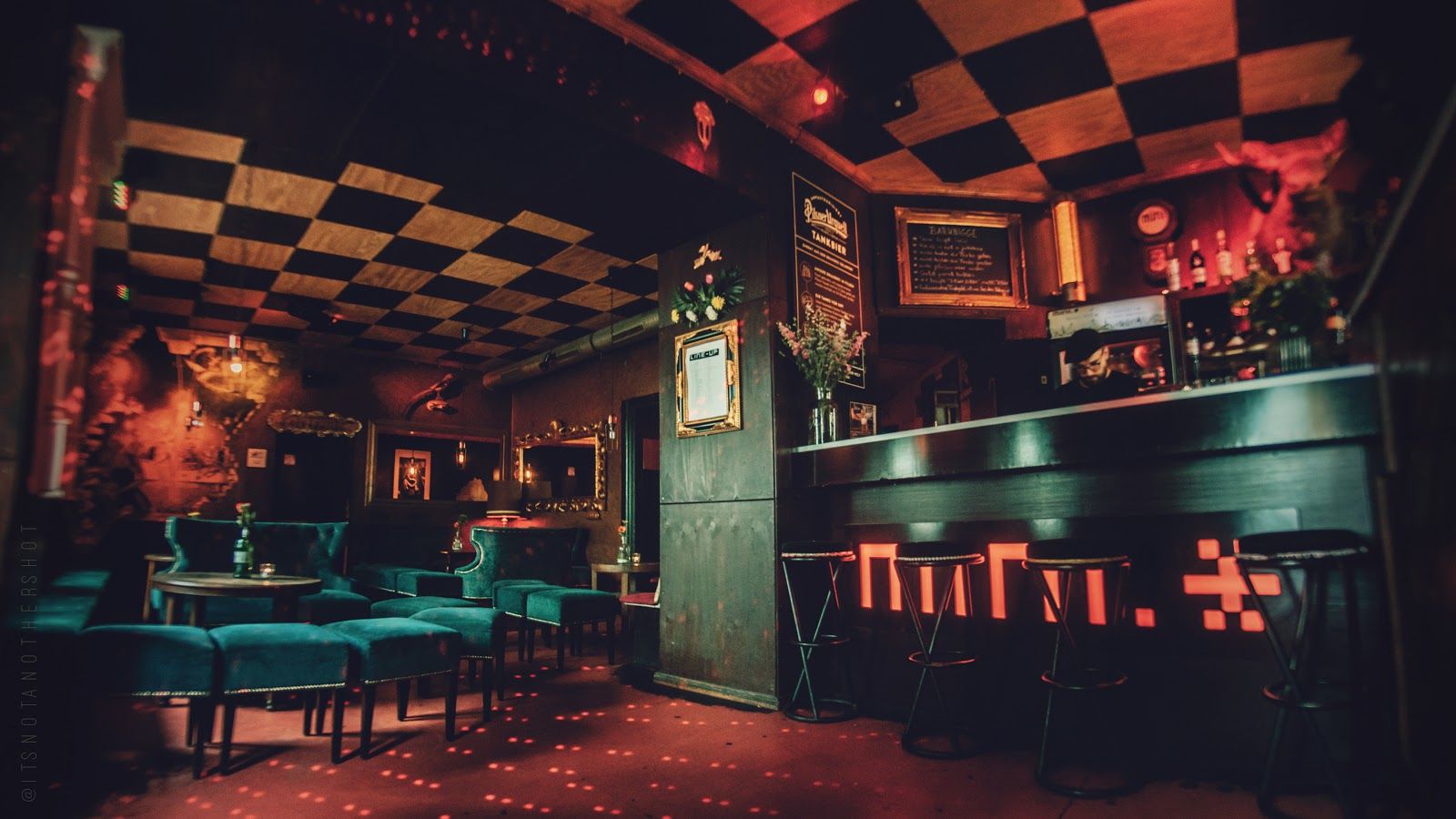 Minibar Tag und Nacht Berlin bar interior