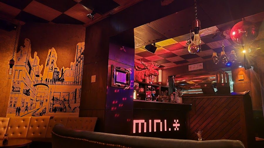 Minibar Tag und Nacht Berlin interior