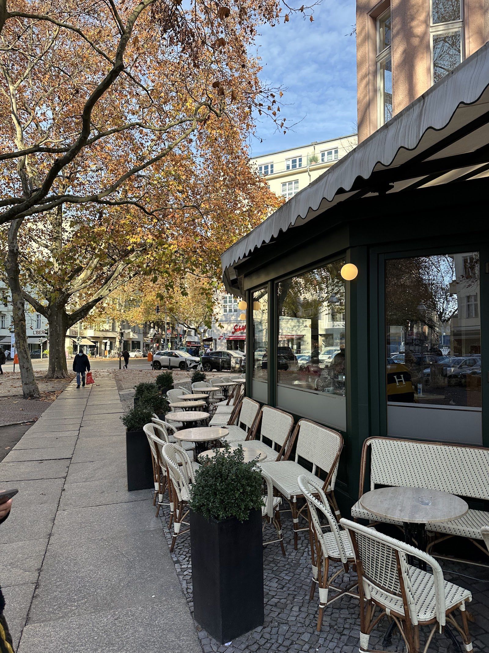 Mommsen Eck Berlin bar interior