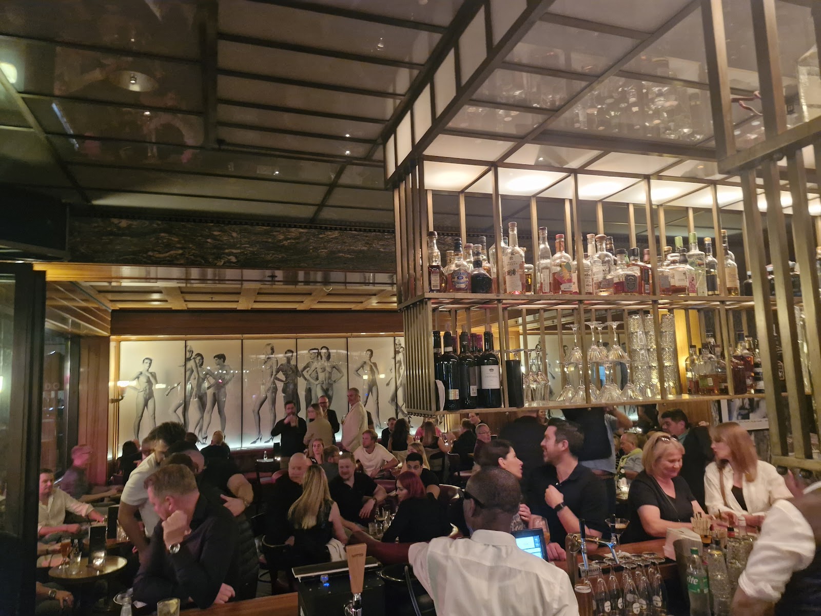 Newton Bar, Berlin