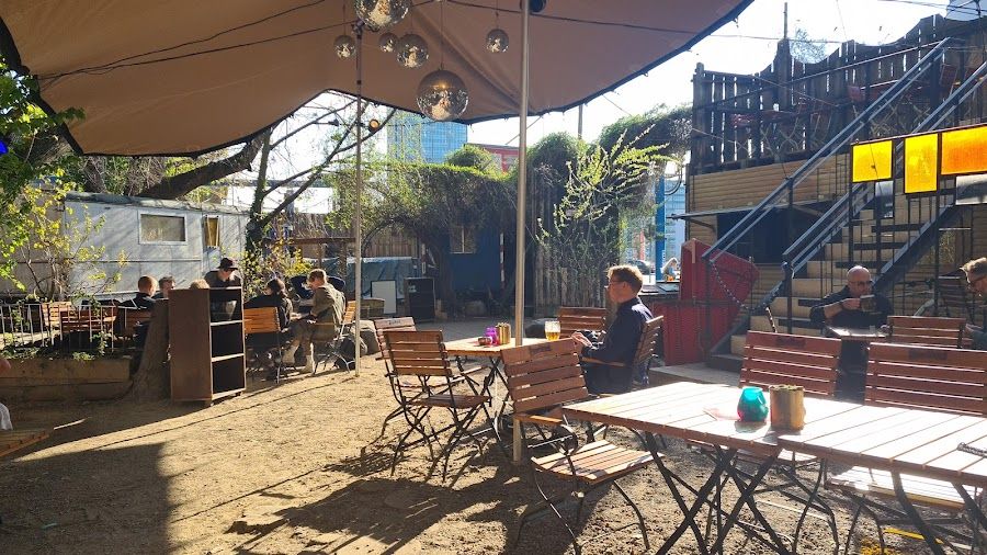 Salon zur Wilden Renate bar service