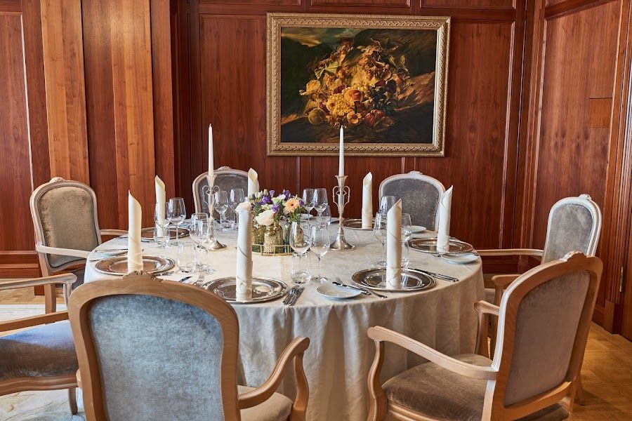 The Pearl bar service