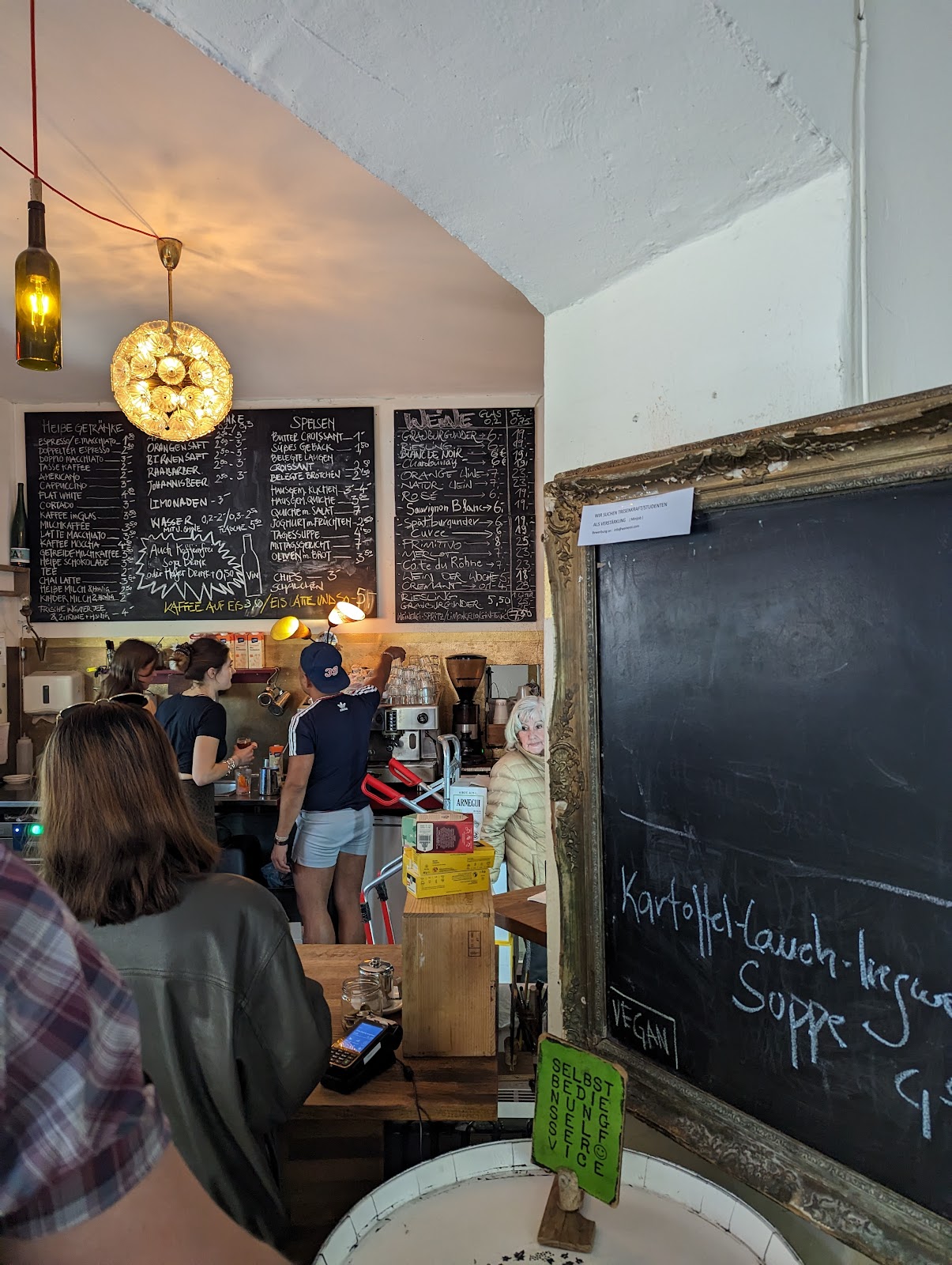 Weinerei bar counter